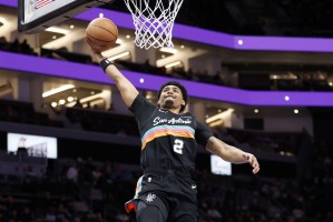 爱游戏-解说：哈珀面对VJ打出了榜眼该有的水准 前者成熟得不像新秀