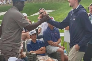 爱游戏官方入口-力压乔丹！51+45+25！NBA又一史诗级新秀